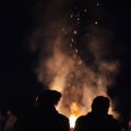 Im Hintergund war das Feuer gut abgeschirmt durch so manchen Pfadfinder
